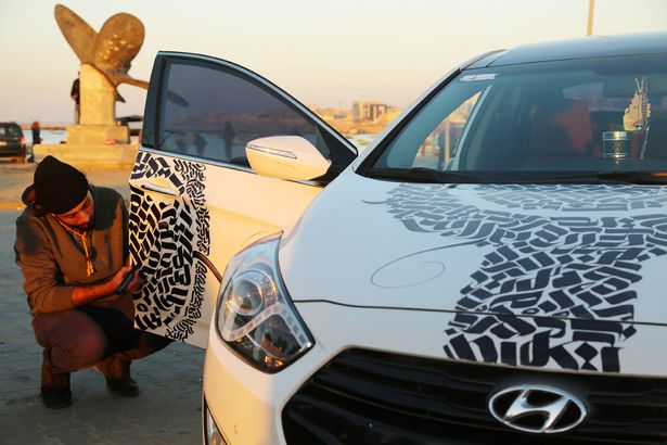 menulis, nonton konser, traveling